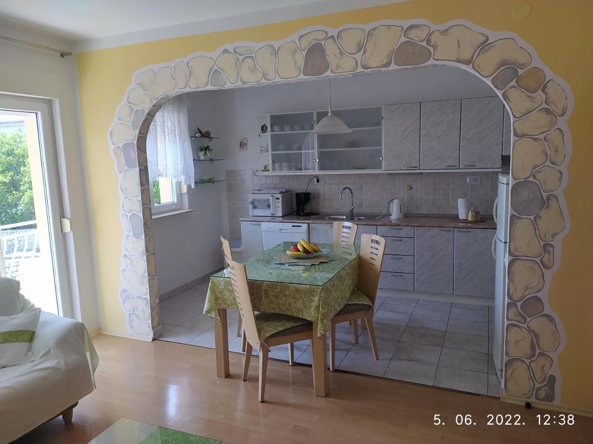 Apartment Sara Novi Vinodolski Eksteriør billede