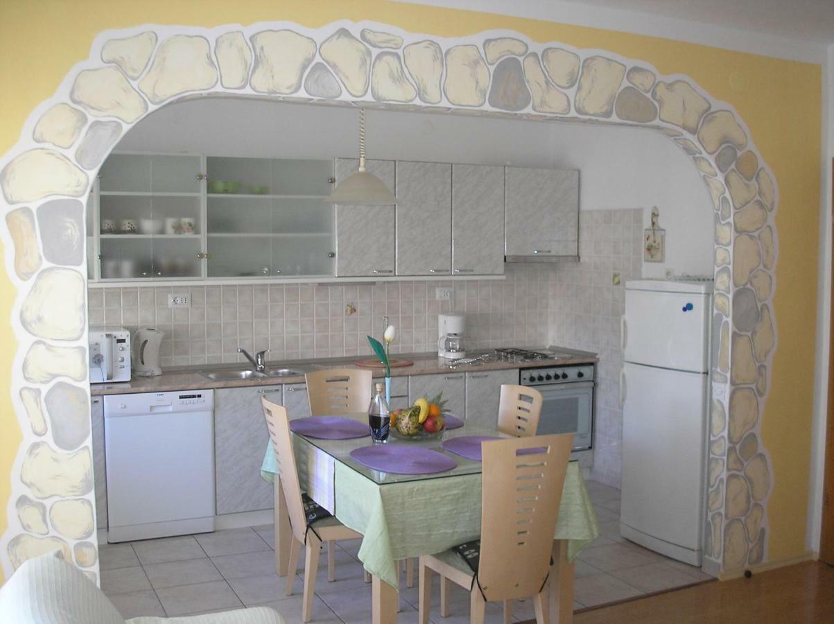 Apartment Sara Novi Vinodolski Eksteriør billede