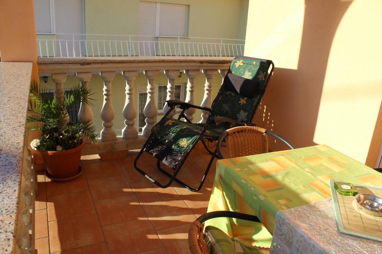 Apartment Sara Novi Vinodolski Eksteriør billede